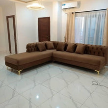 Load image into Gallery viewer, Queen’s Chesterfield couch R8999

